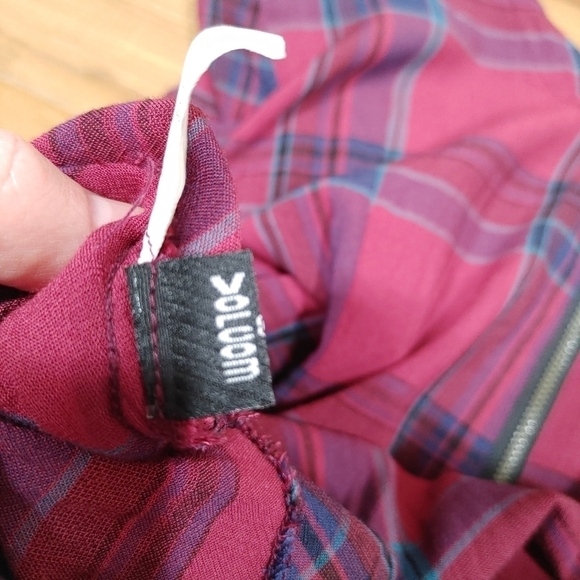 Volcom Red Plaid Lightweight Scoop Neck Mini Dress Size Medium - Picture 11 of 15